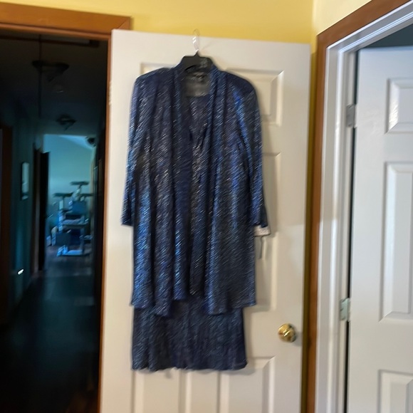 Navy blue glittery mother of the bride/ groom dress. Brand new never worn - Picture 1 of 6